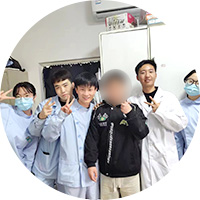 安全:專業(yè)醫(yī)護(hù)人員24小時(shí)值班，密切觀察每位患者情況。住院期間的檢查、治療都會(huì)有專人進(jìn)行陪同，確保病人安全。