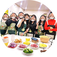 科學(xué):高級(jí)營養(yǎng)師深入臨床，了解患者情況，根據(jù)患者病情、進(jìn)行營養(yǎng)風(fēng)險(xiǎn)調(diào)查，調(diào)理飲食搭配，臨床指導(dǎo)患者合理飲食。